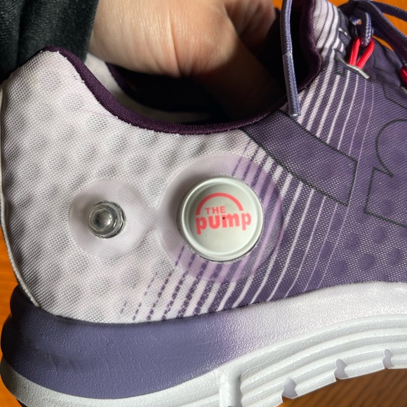 Women’s Reebok Pumps - Picture 6 of 6